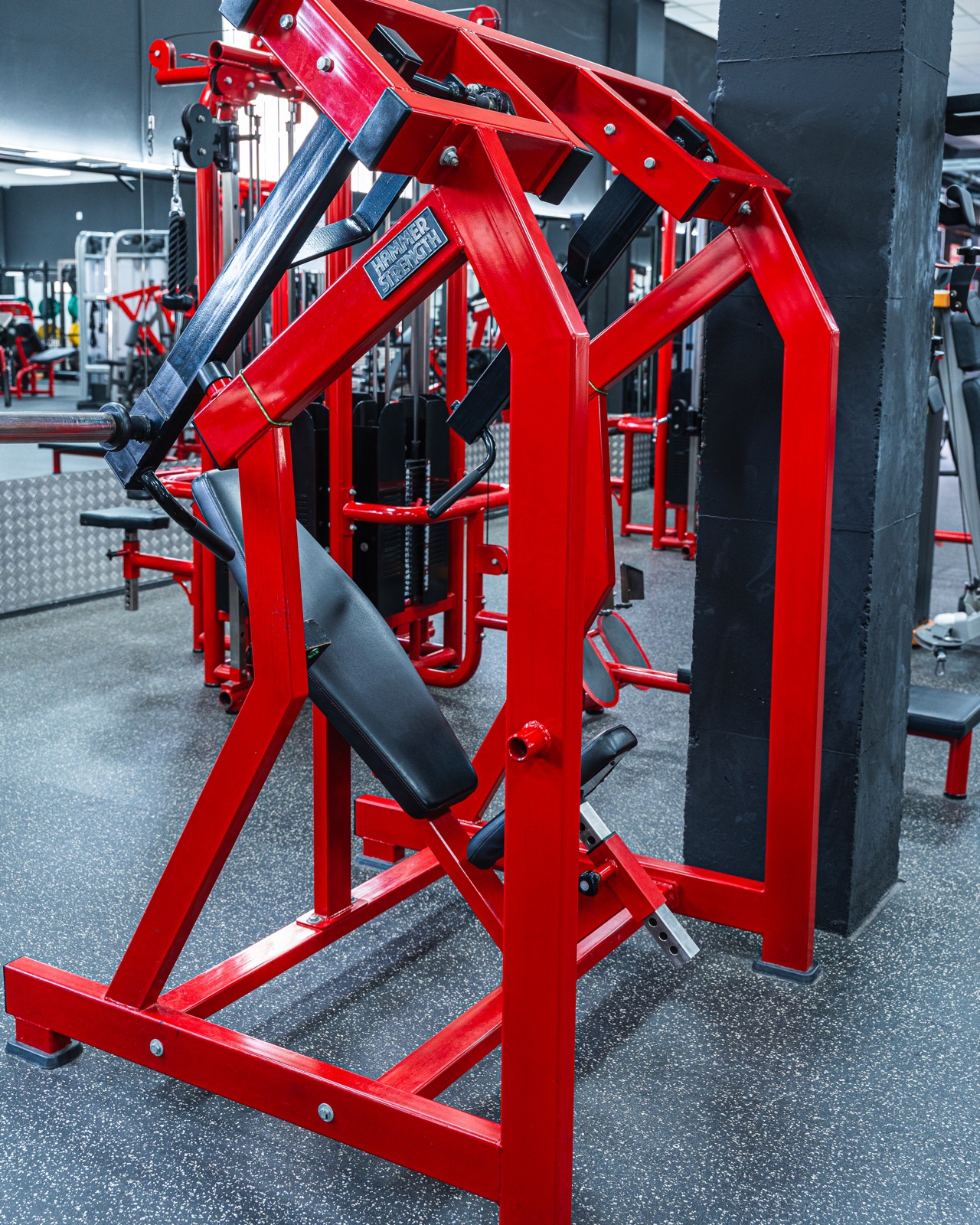 Maquinaria roja destacada en OSFIT